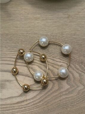 Gold and White Pearl stretch bracelet duo! (2!!! One pearl and one gold!!)